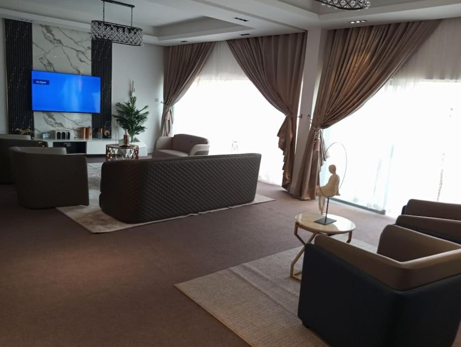 Sujimoto Residences Macdonald Lagos Esterno foto