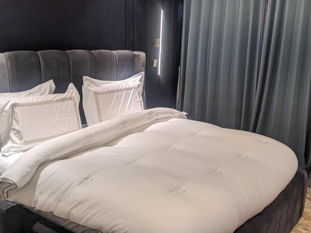 Sujimoto Residences Macdonald Lagos Esterno foto